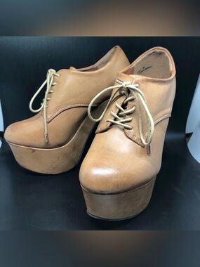 Dollhouse Tan Chunky Platform Lace-Up Heels Size 8